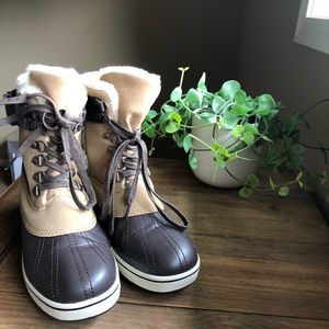 Boutique snow boots from South Korea